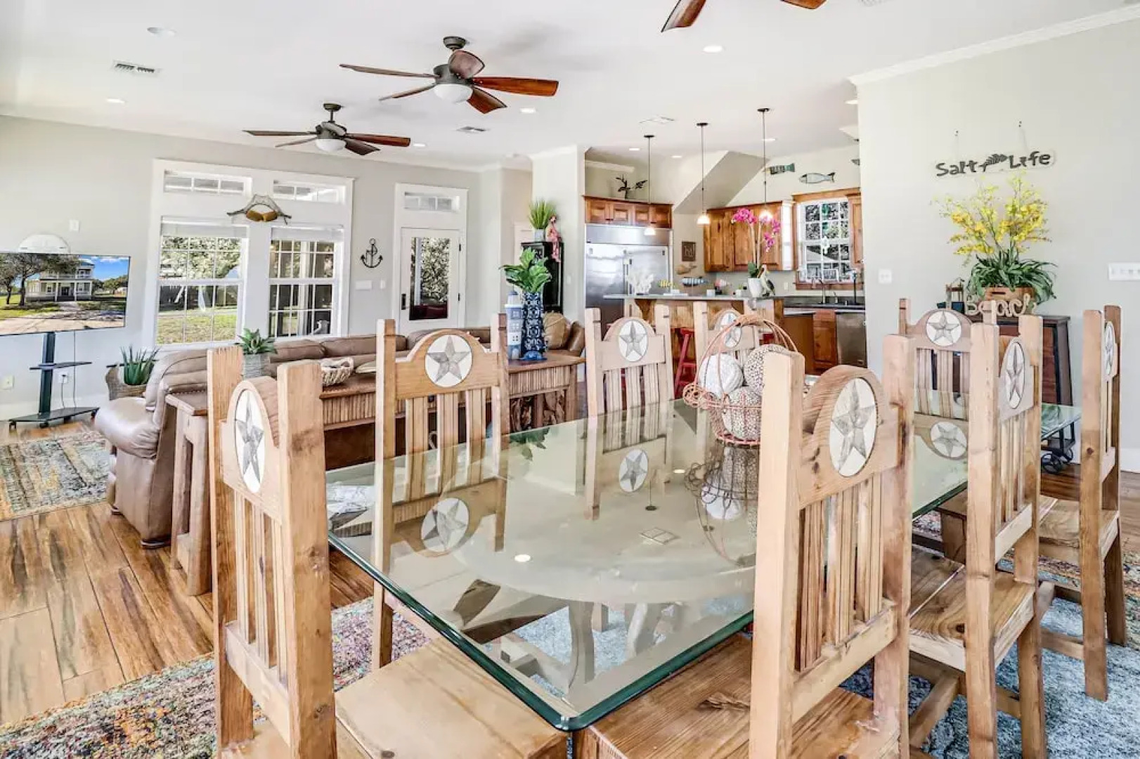 The James Pearl 4 Bedroom Home by RedAwning