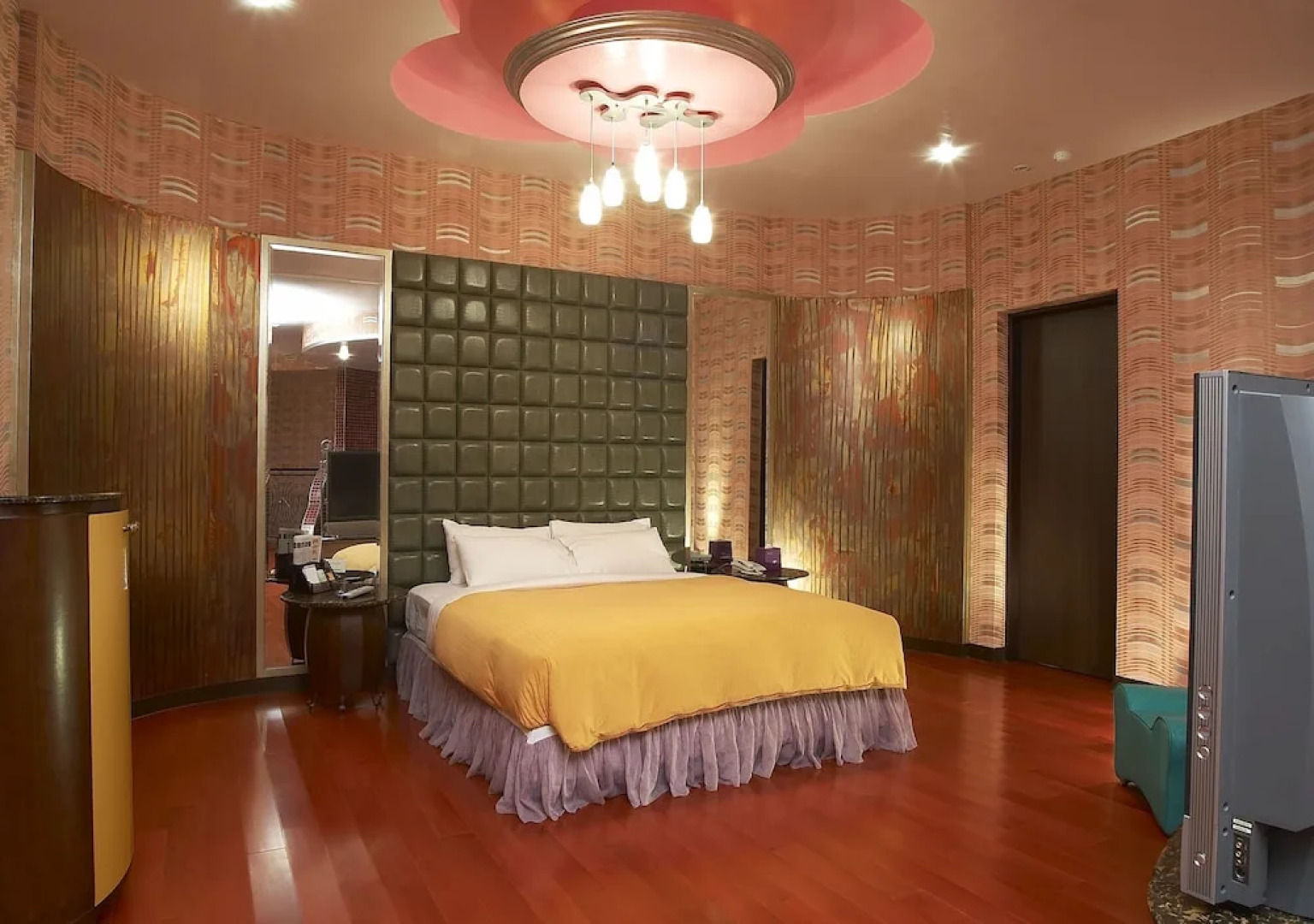 Royal Group Motel Nan Tse Branch