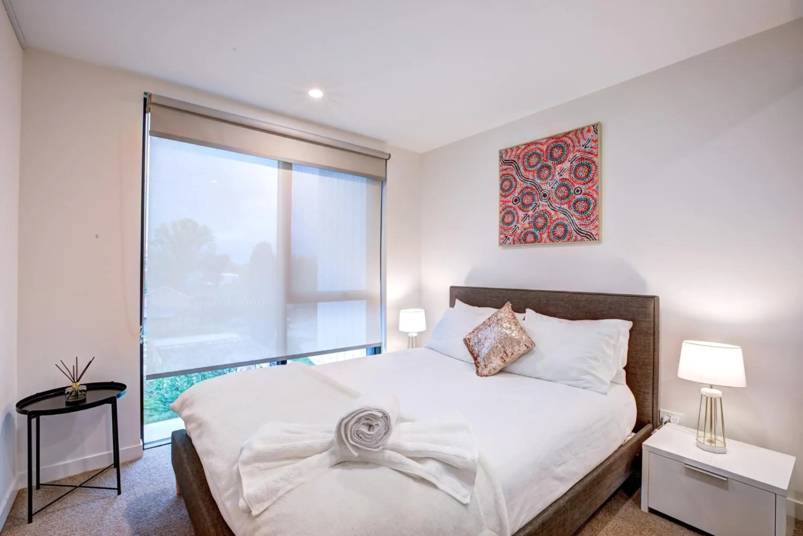 The Hamptons - Lux 2 Bed 2 Bath, Pool - Central Location