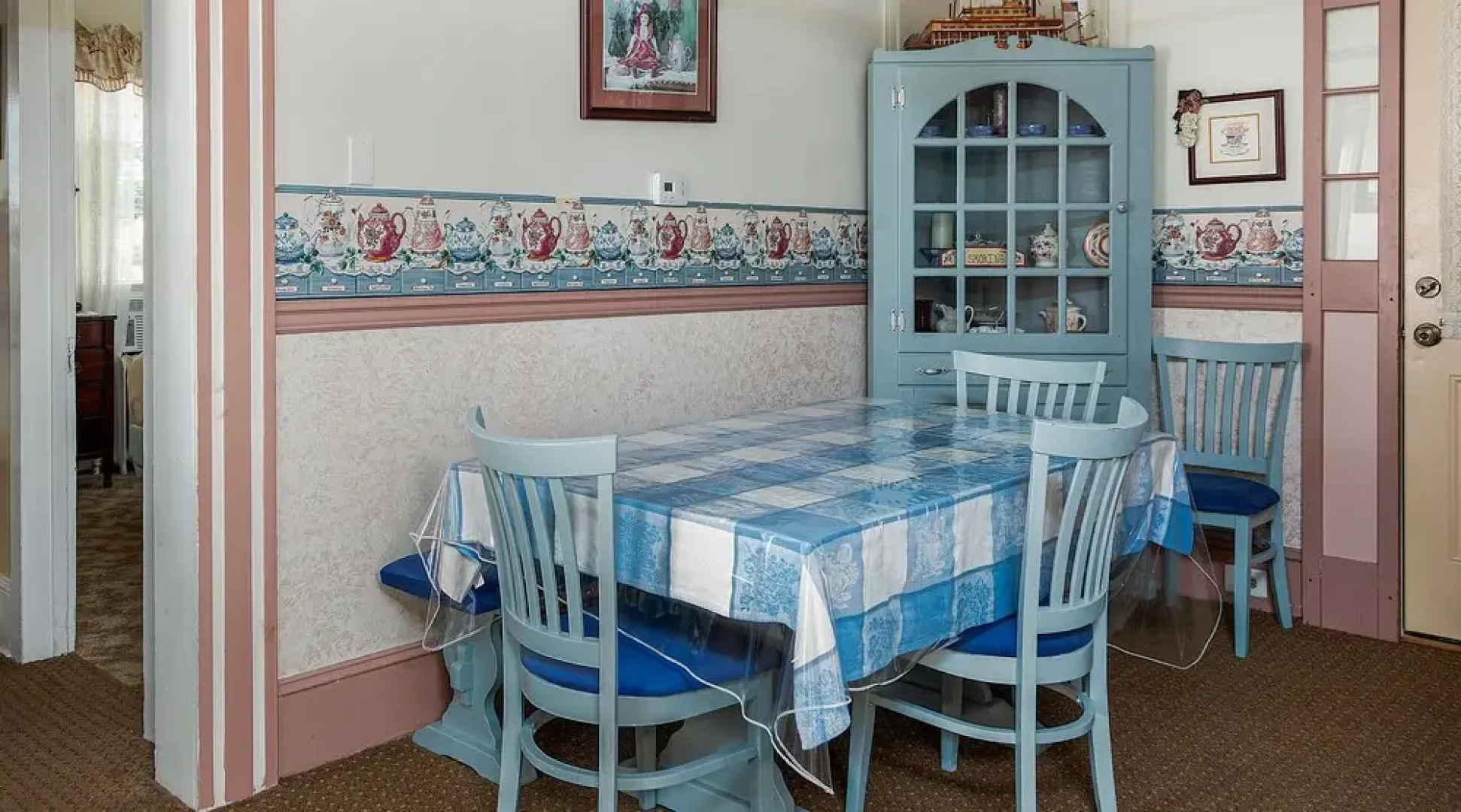 Antoinette's Apartments & Suites