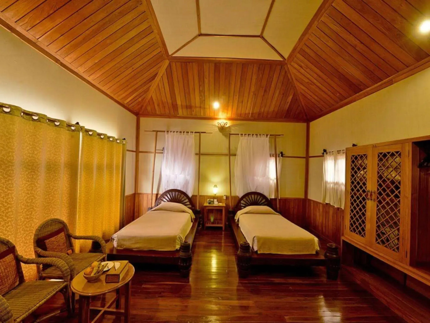 Shwe Inn Tha Floating Resort