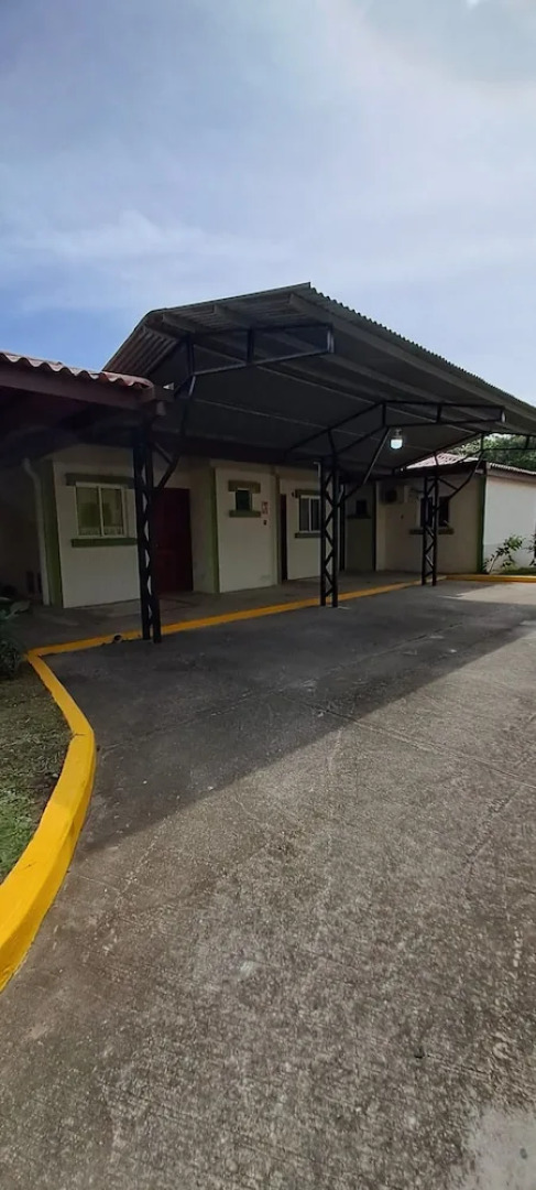 Mi Casa Asi de Grande