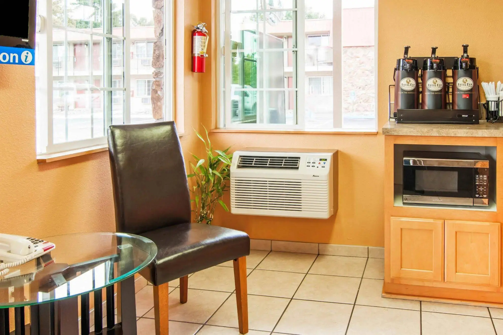 Econo Lodge Inn & Suites Hillsboro - Portland West