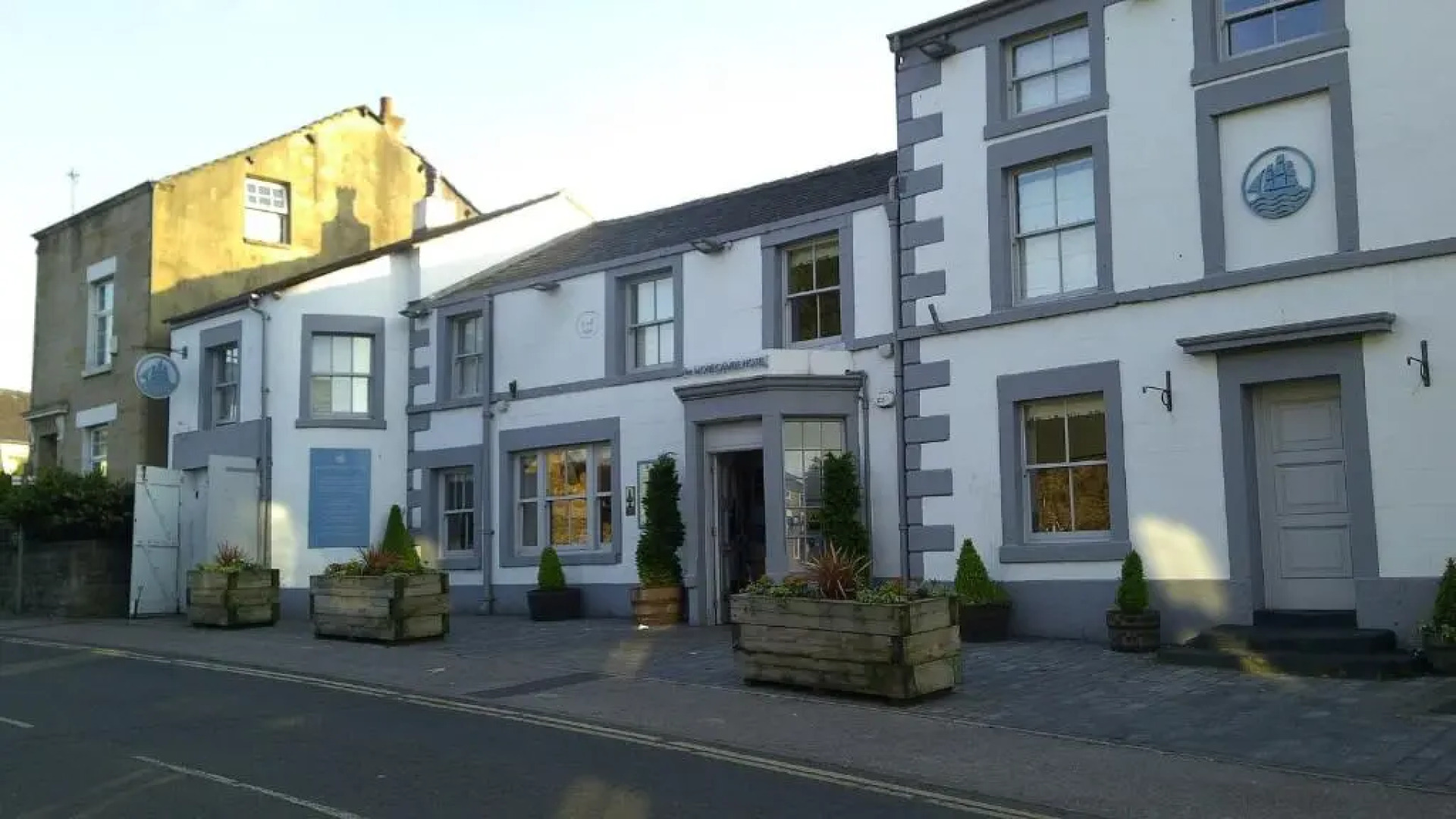 Eden Rose Cottage in Morecambe hot tub