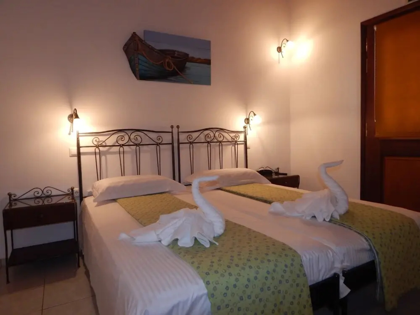 Tinos Suites & Apartments