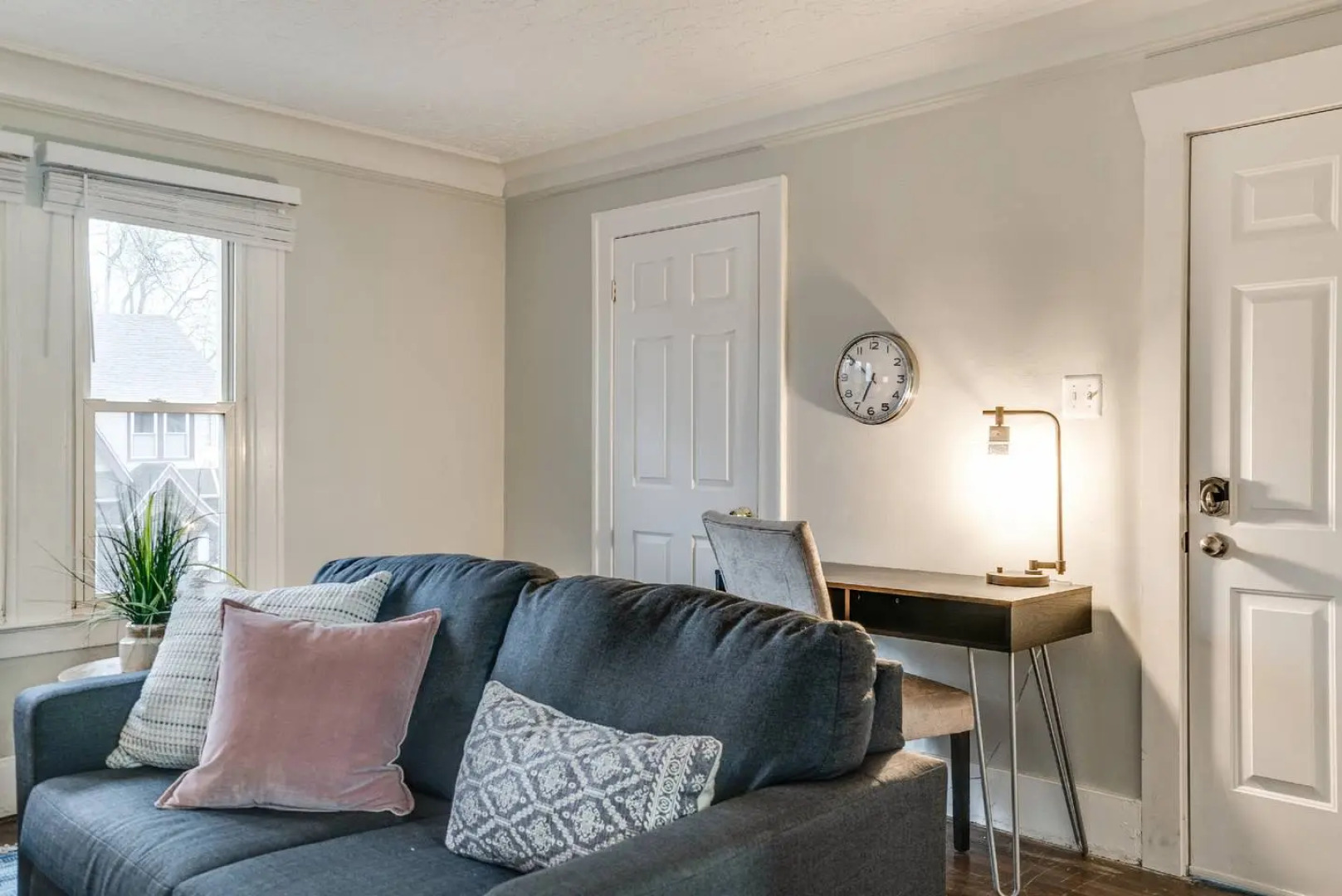 Cozy and comfortable apartment /15 minutes to down town