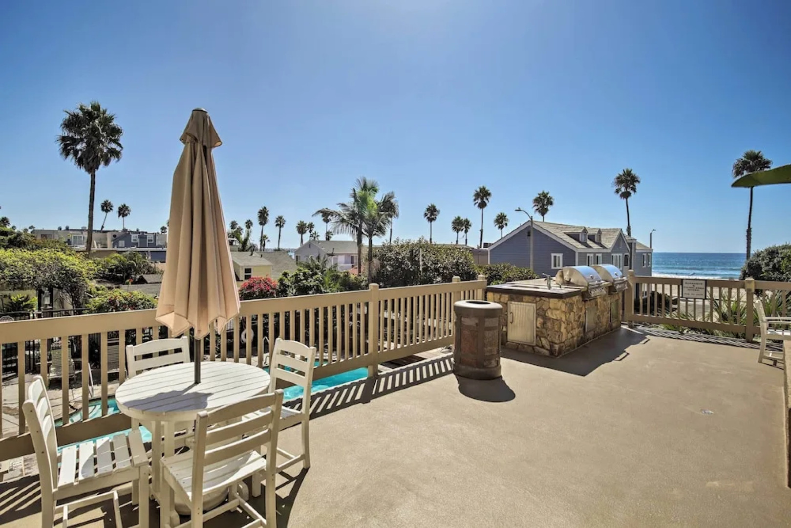 Charming Oceanside Condo w/ Beach & Pool Access!