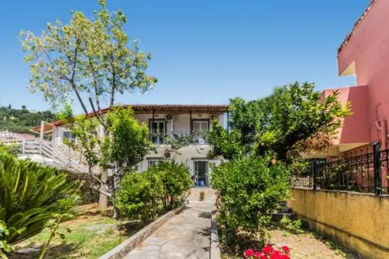 Irini Apartments and Studios