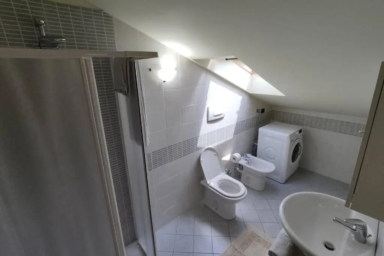 Appartamento nuovo con cucina ai piedi del Monviso