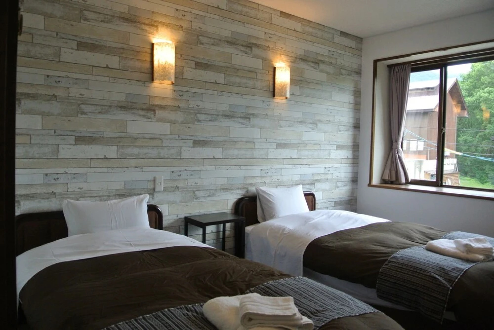 White Tree Log House Madarao Tangram