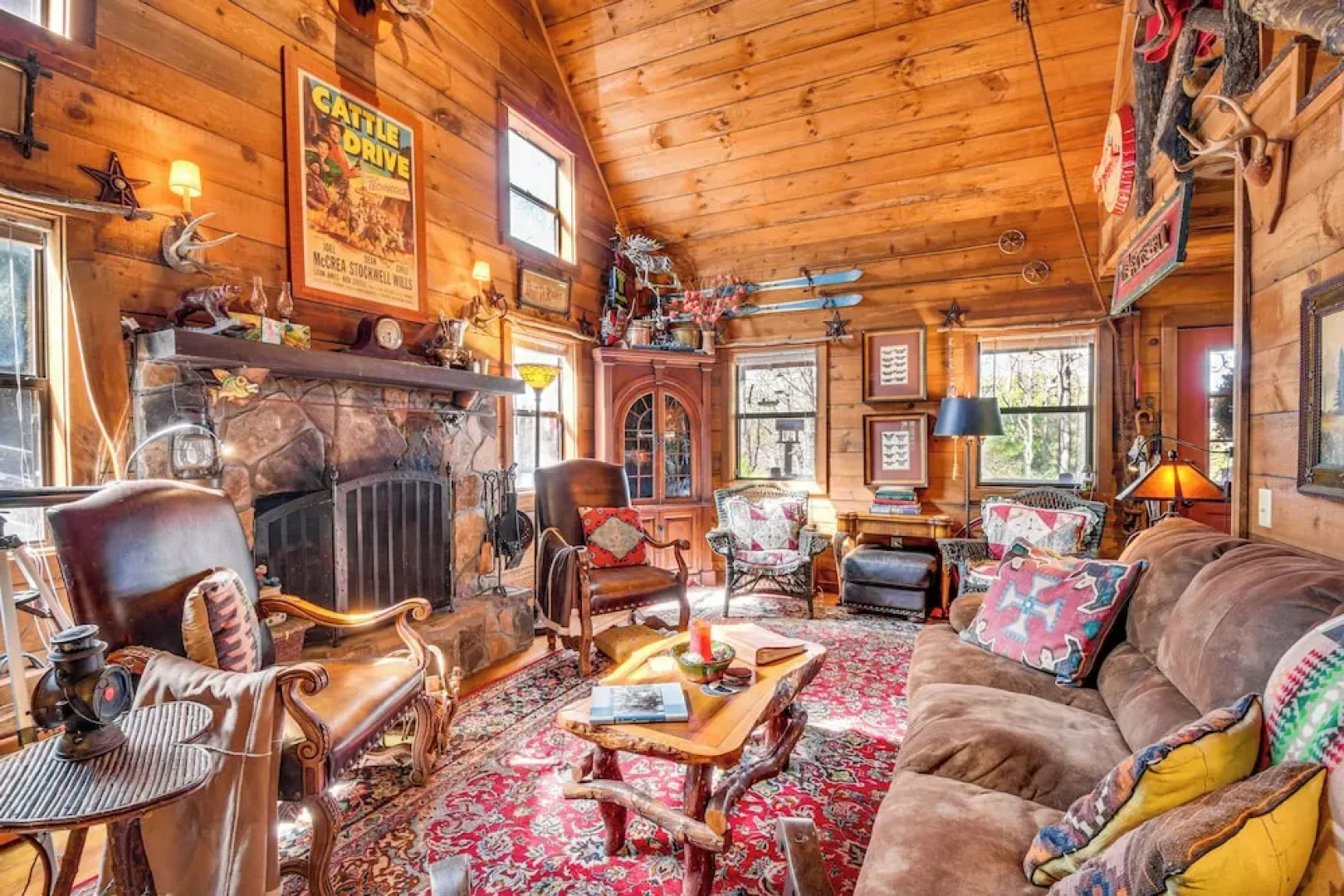 Rustic Cabin w/ Porches: 8 Mi to Tallulah Gorge!