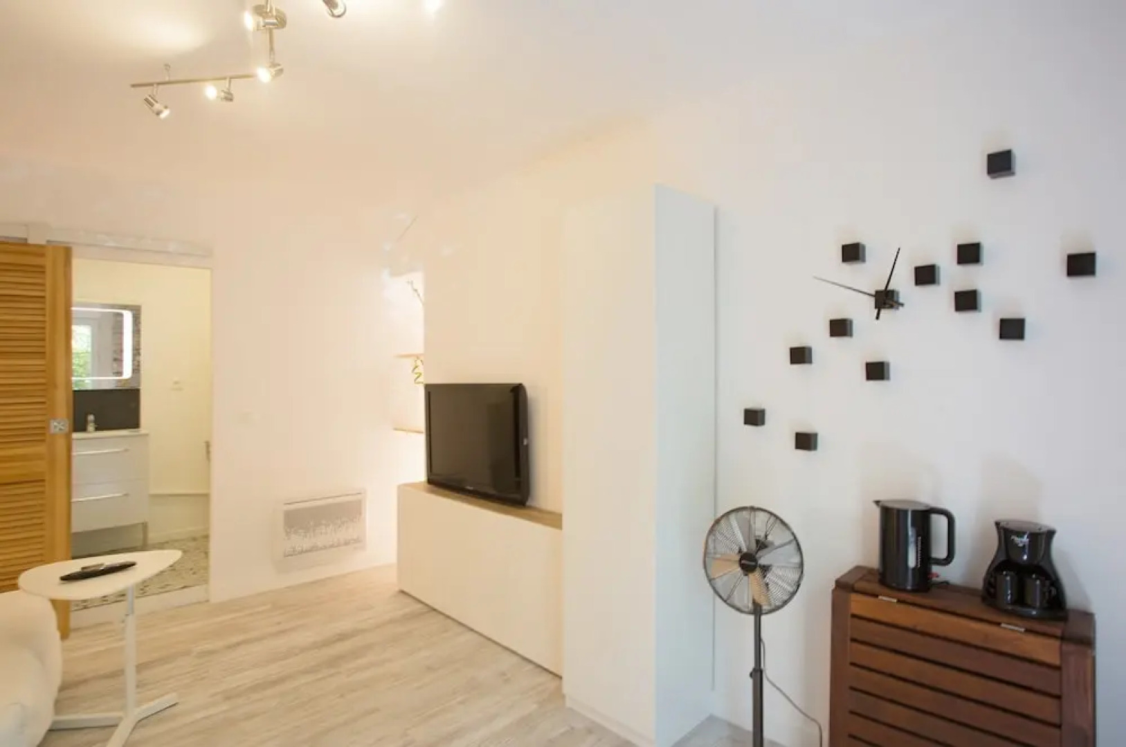 GregBnb - Mur en pierre - Terrasse + parking privé