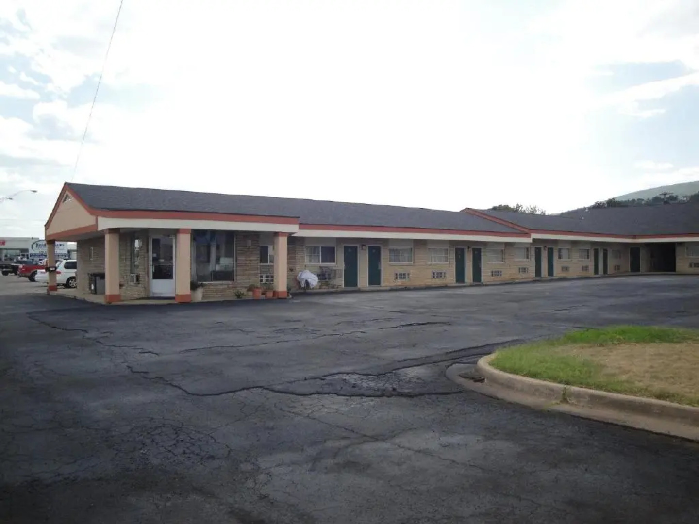 Economy INN poteau