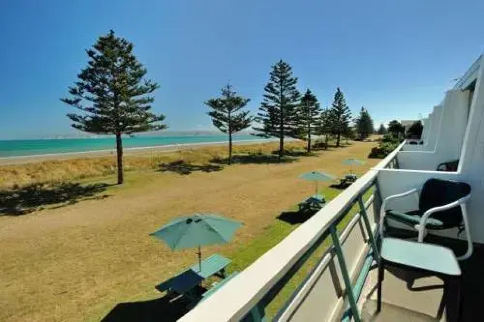 Whispering Sands Motel