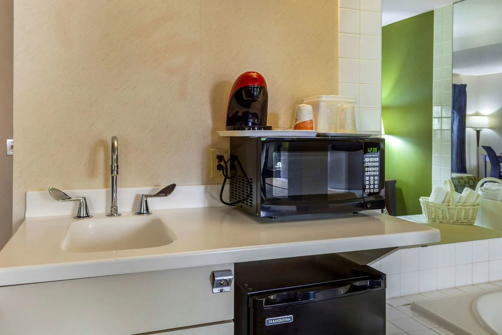 Econo Lodge Inn & Suites Oconto