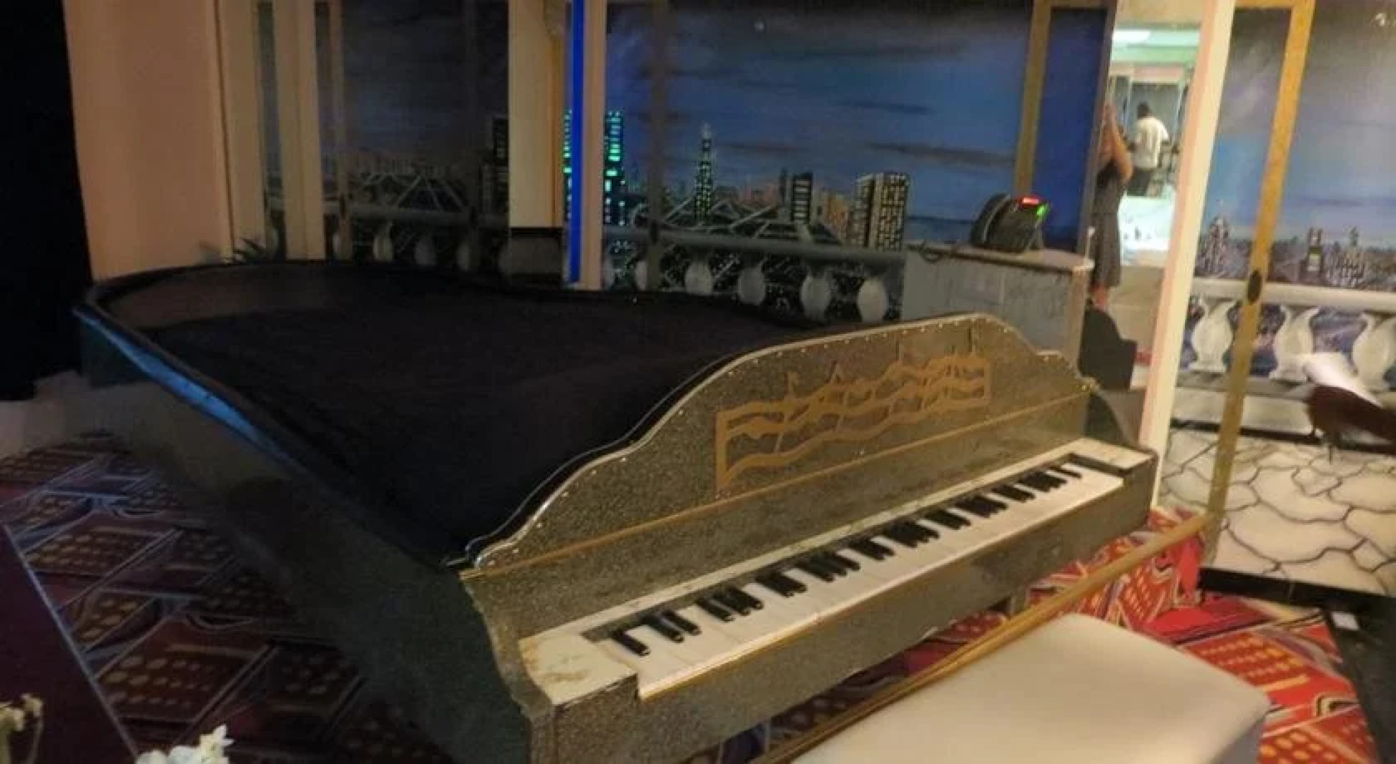 Hollywood Inn & Suites