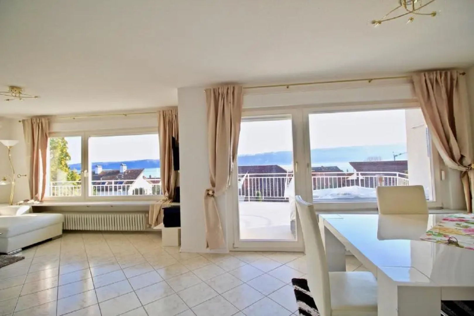 Seeterrasse mit Seeblick