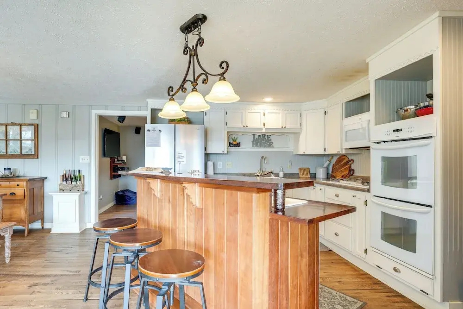 Cozy Table Rock Lake 'boathouse' w/ Pool Access