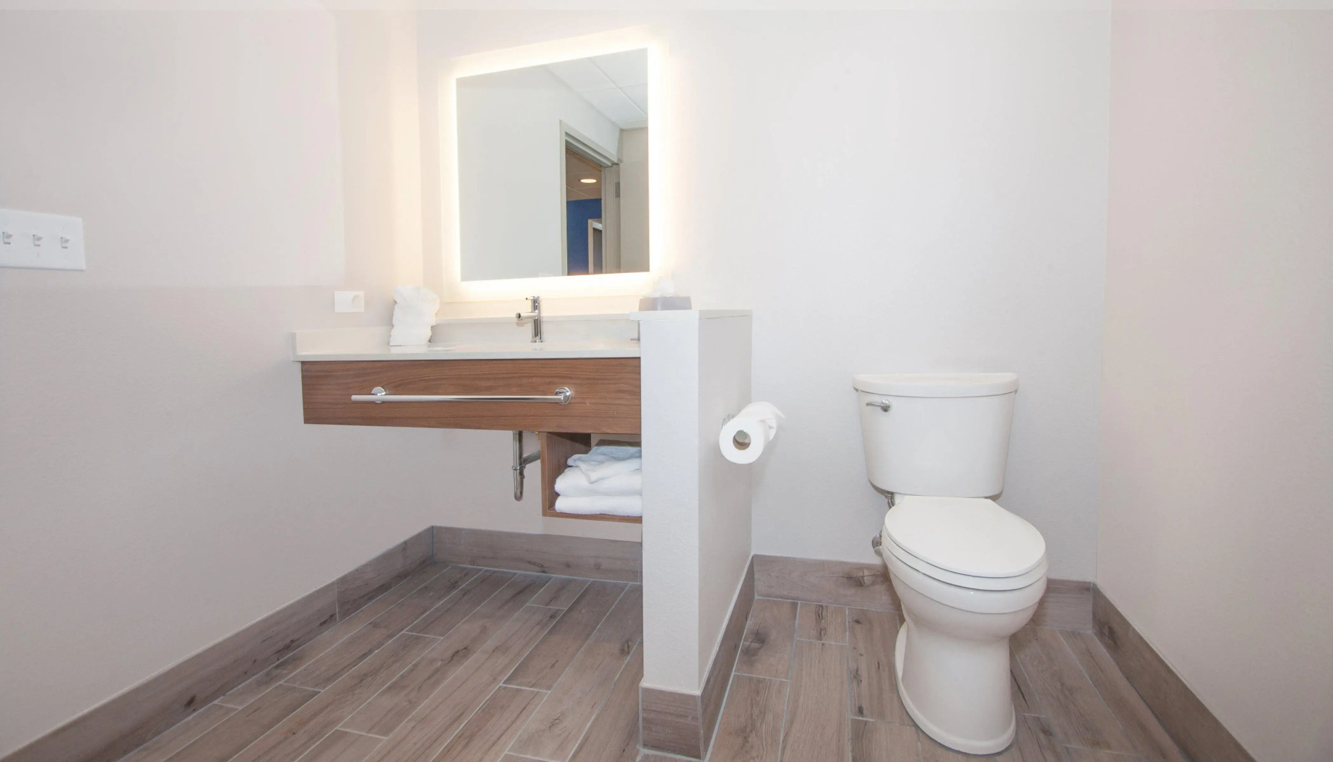 Holiday Inn Express & Suites Panama City Beach - Beachfront by IHG