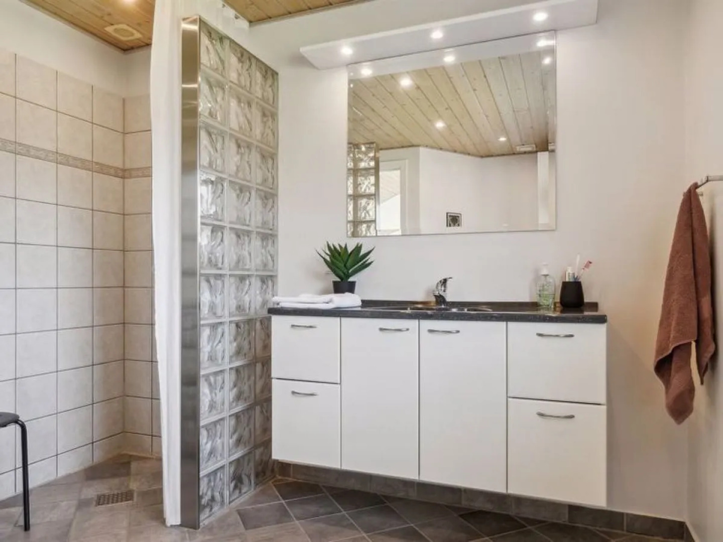 "Asvalde" - 200m to the inlet in Sealand