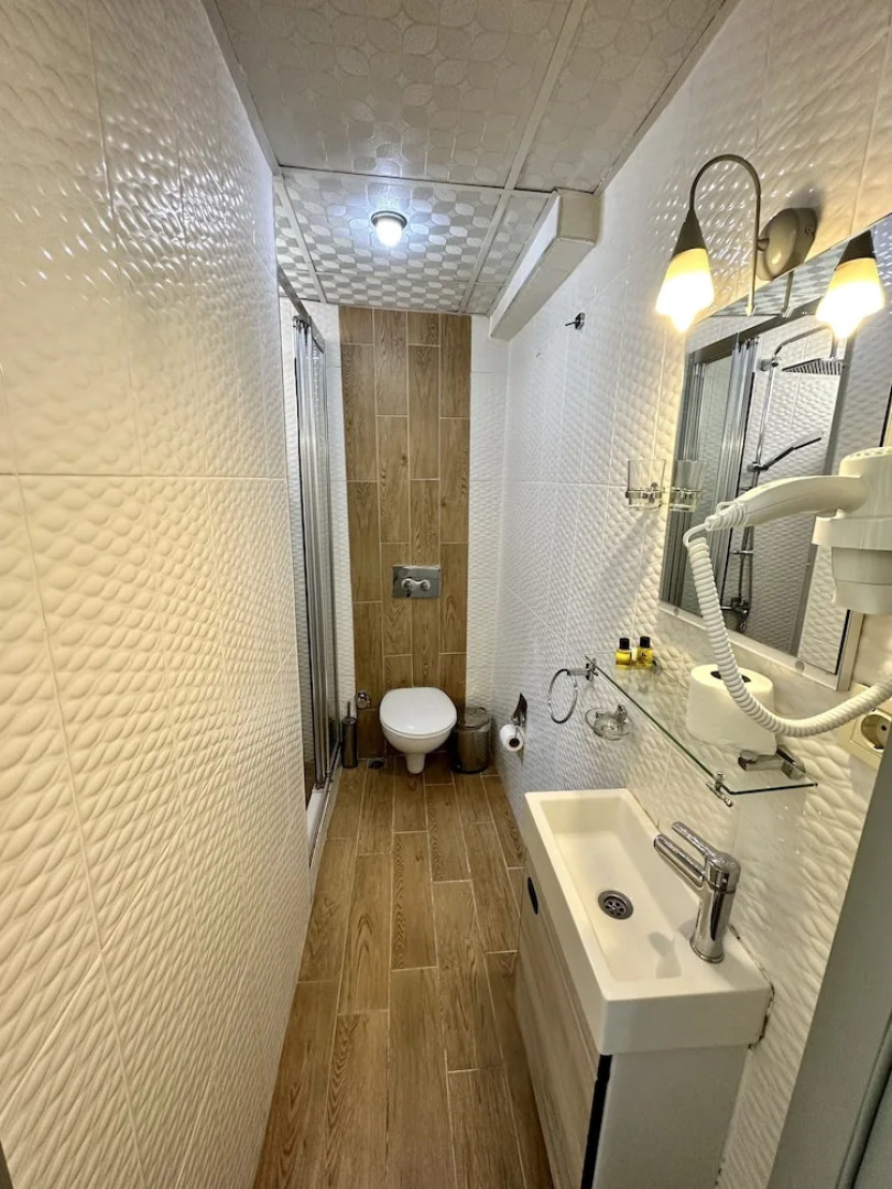 Отель Crowned Plus Hotel