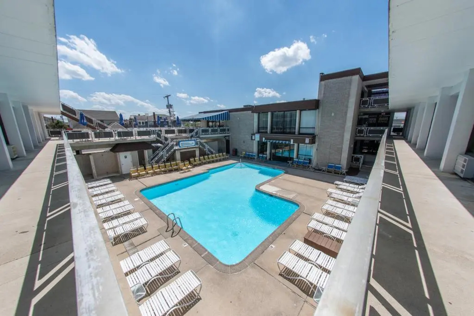 Windjammer Motor Inn