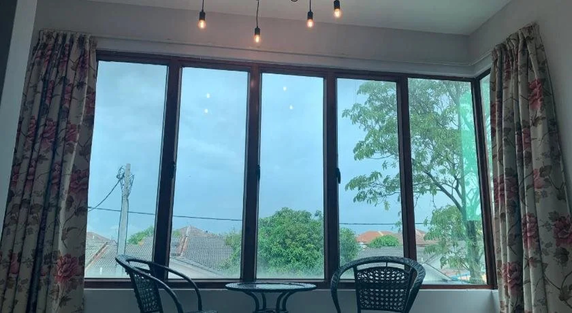 White House Homestay