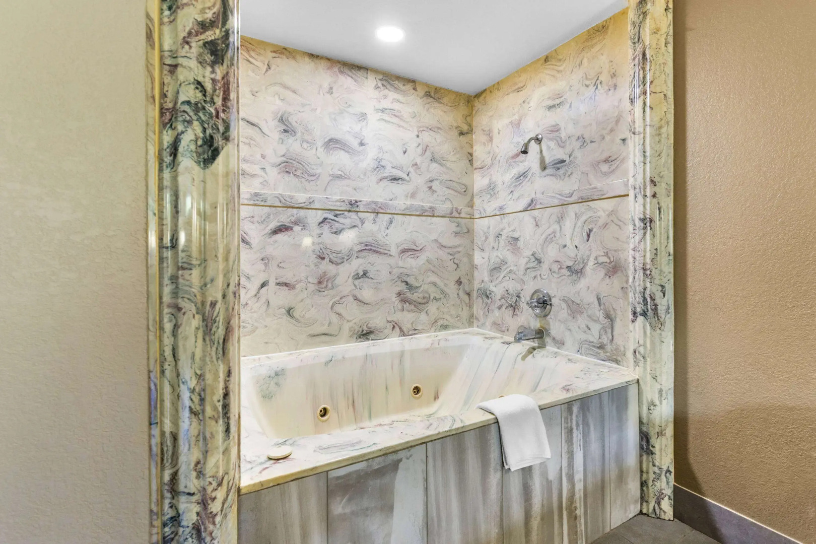 Super 8 by Wyndham Dickson