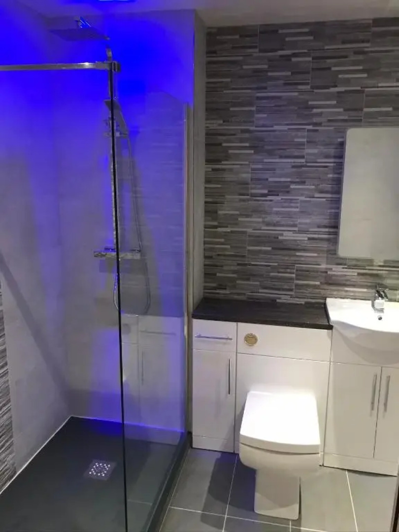 CITY CENTRE APARTMENT with Free Secure Underground Parking