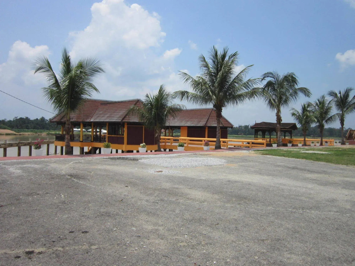 Green Village Pasir Salak Eco River Resort