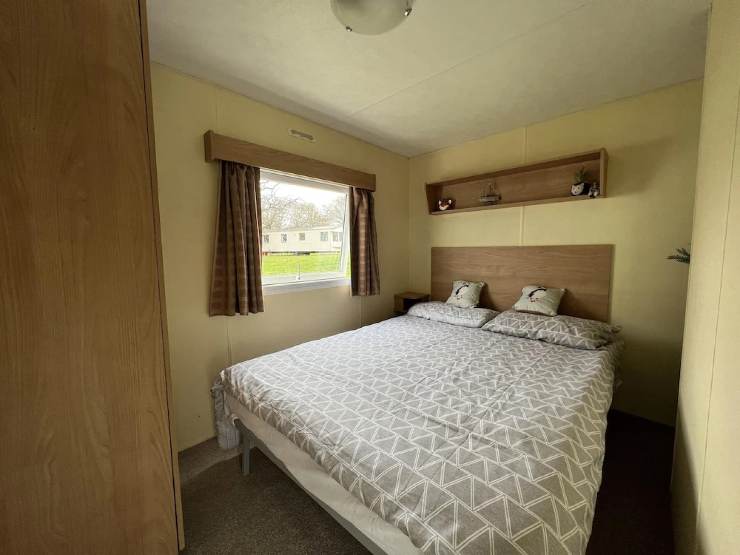 3 Bed Caravan Sea Views Discounted Ferry