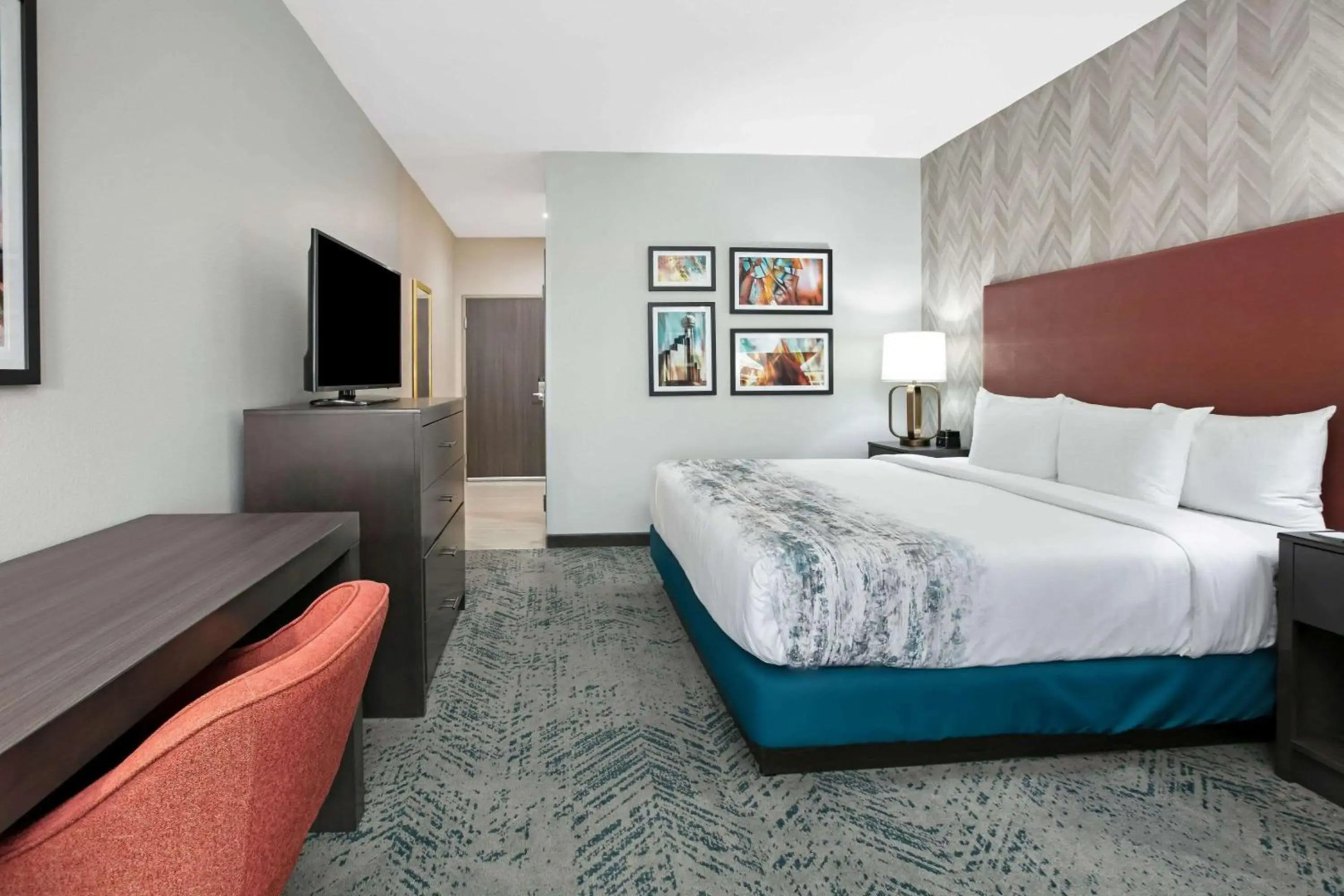 La Quinta Inn & Suites by Wyndham DFW West-Glade-Parks