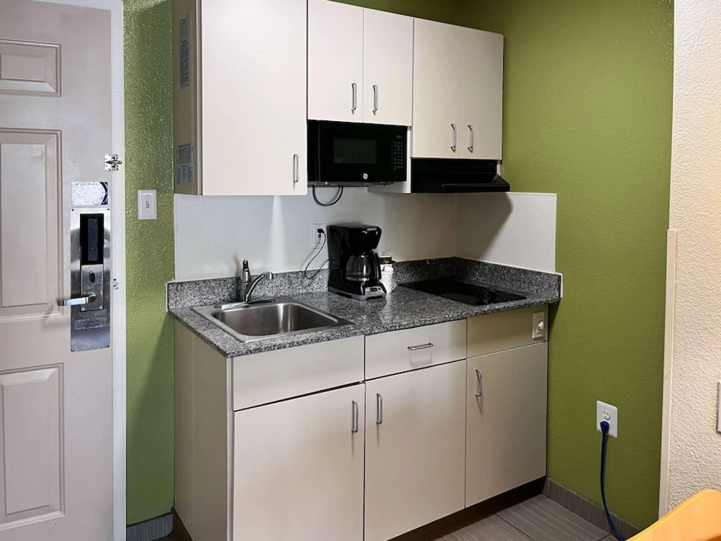 Studio 6 Belmont, CA – San Francisco - Redwood