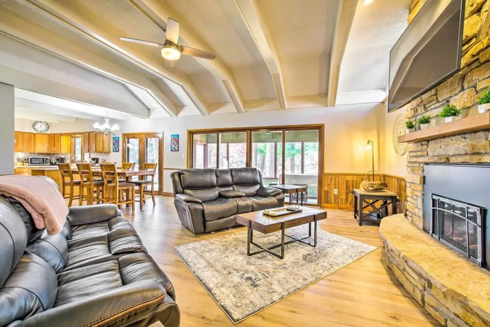 Beautiful Home w/ Hot Tub on Lake Wissota