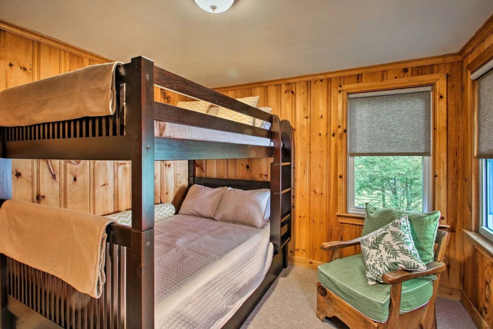 Waterfront Sebago Lake Cottage W/dock + Beach