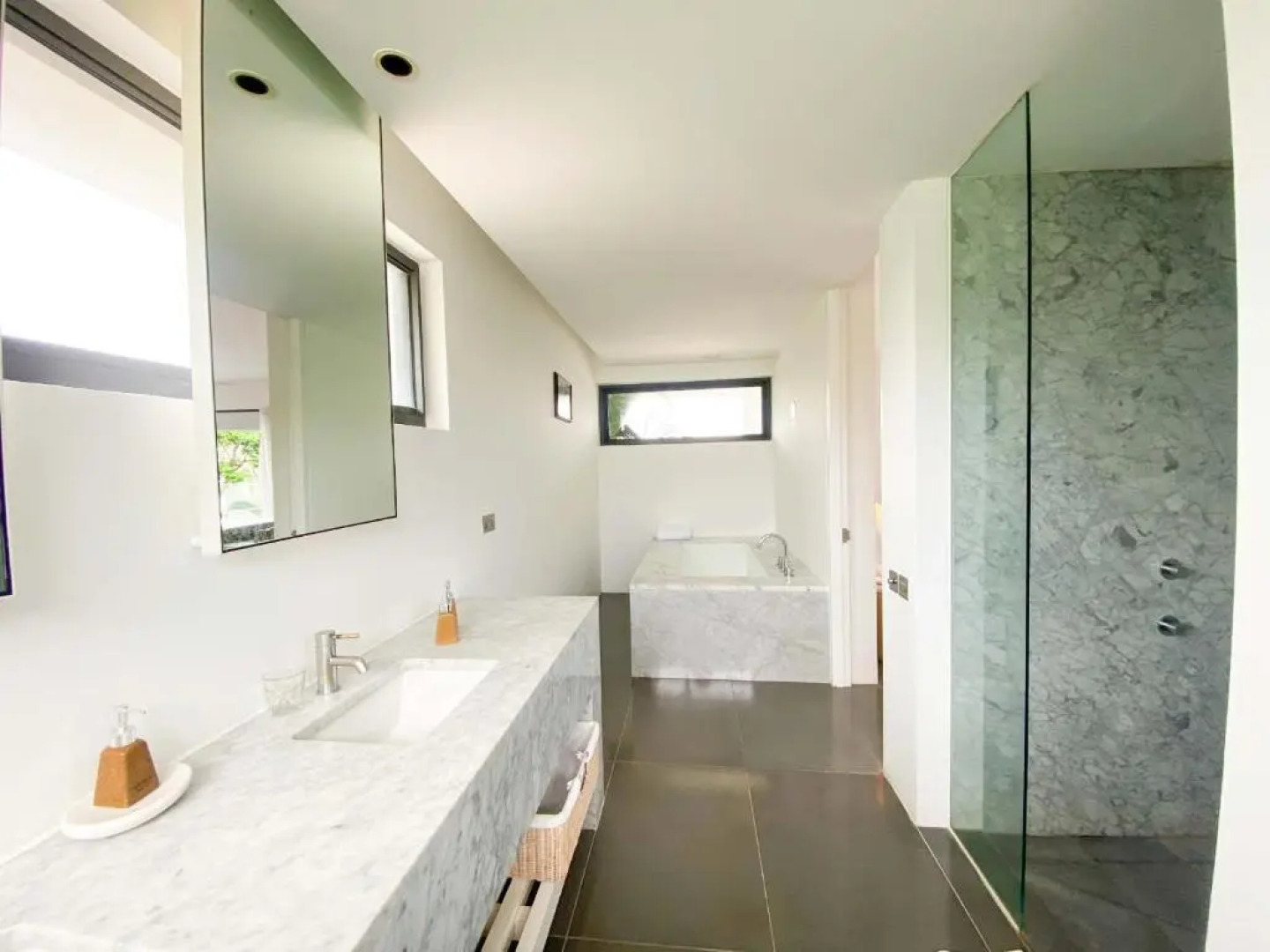 5BR Beachfront Villa 1000m2 Sanctuary Hồ Tràm