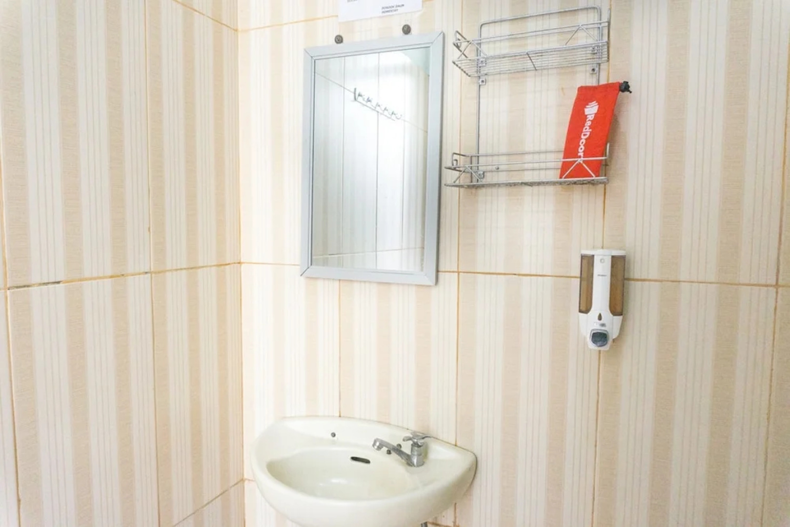 RedDoorz Syariah @ Garuda Street Sumbawa