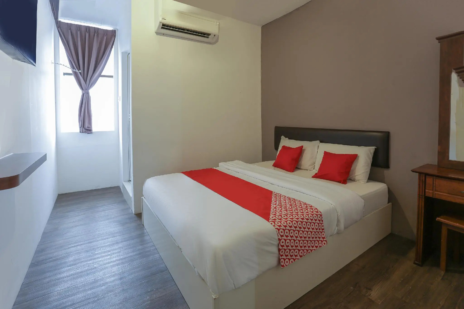 Oyo 90155 Bmw 1 Hotel