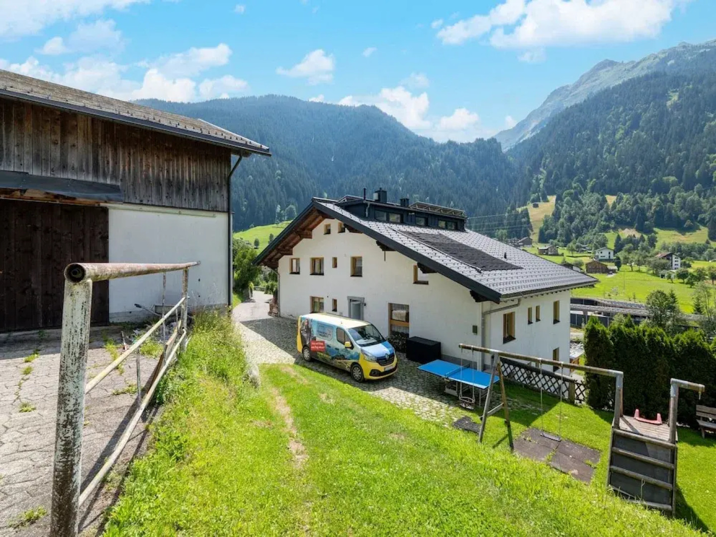 Spacious Apartment With Solarium