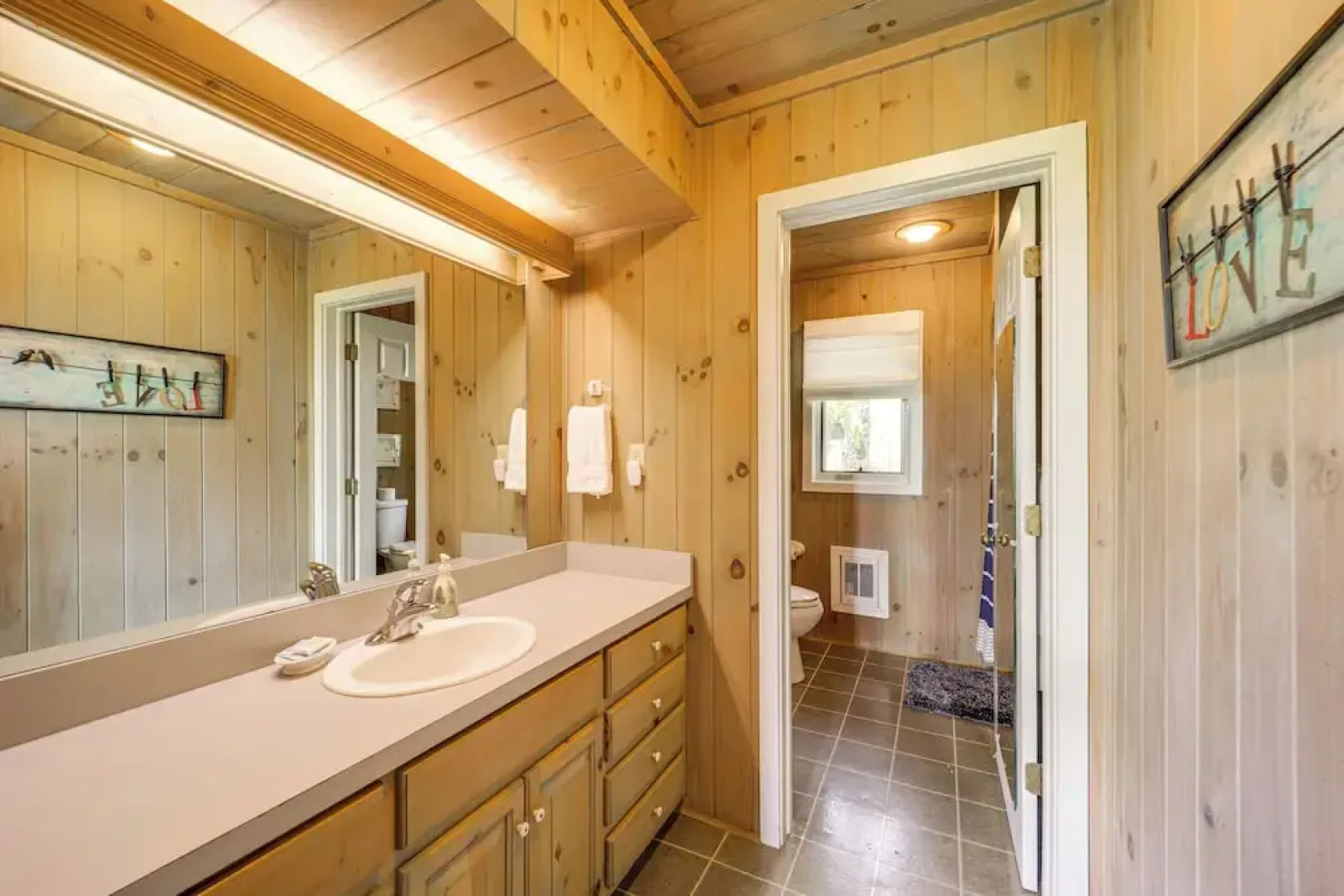 8 Mi to Ski Slopes! Hot Tub Haven in Seven Devils