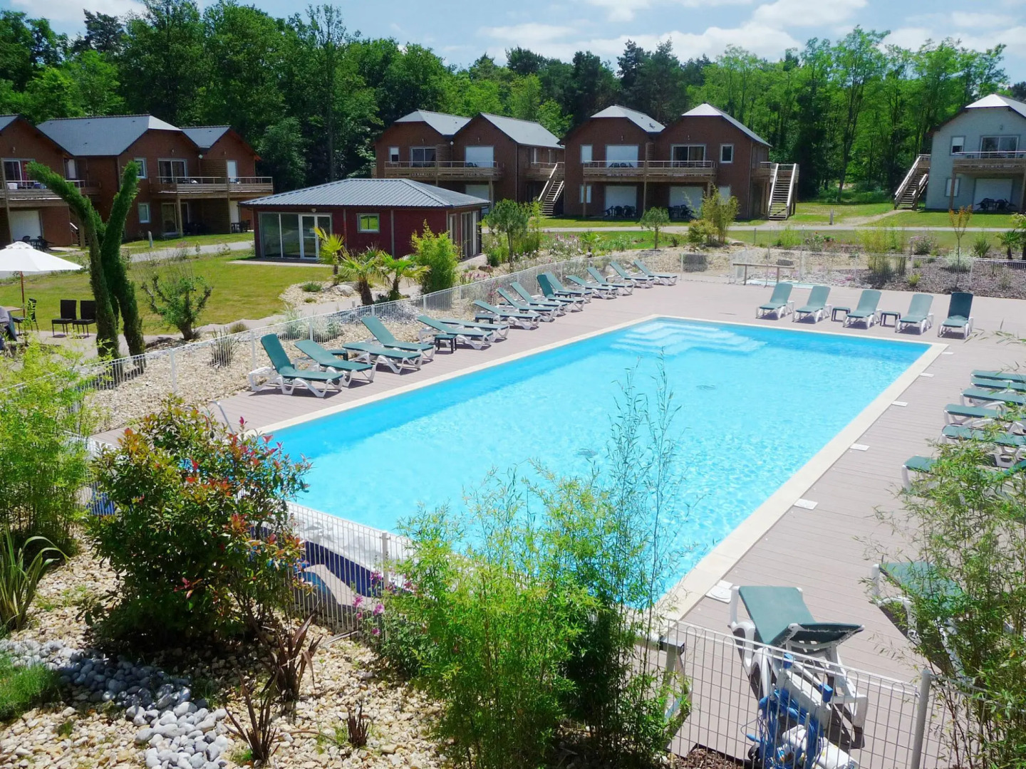 Apartment with balcony or terrace in the wooded Loire Valley