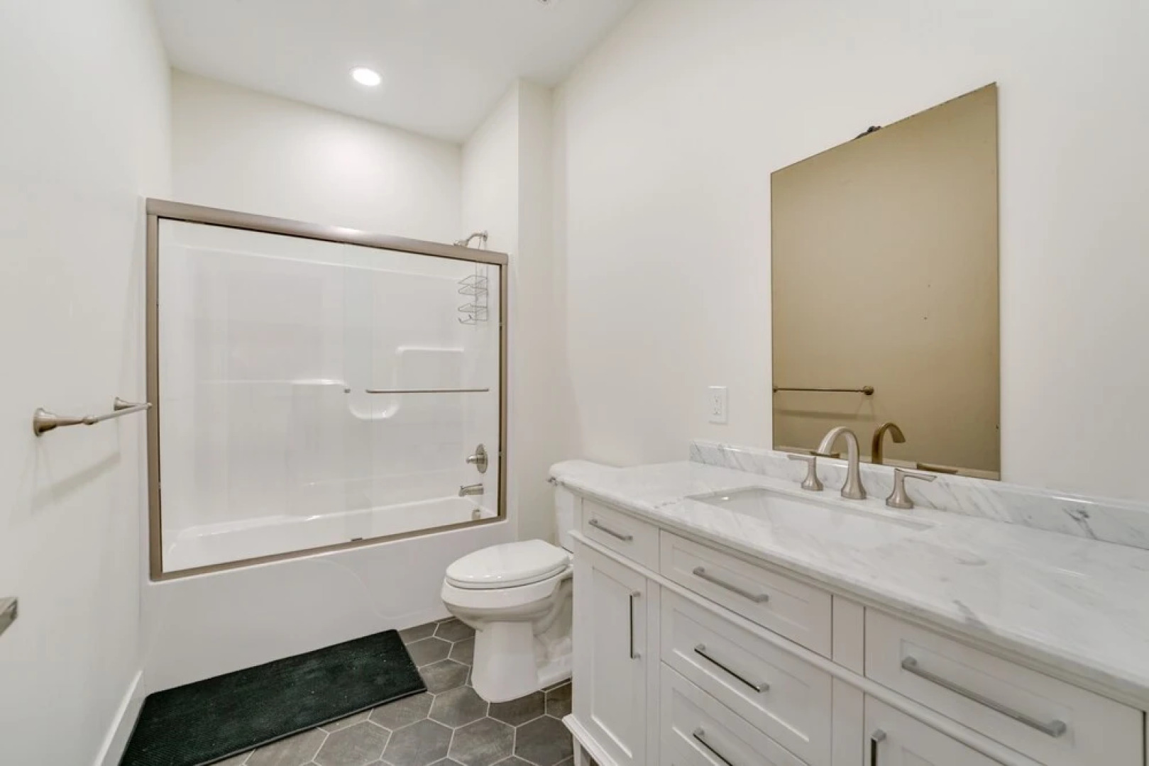 St Clair Apartment - Walk to River & Boardwalk!