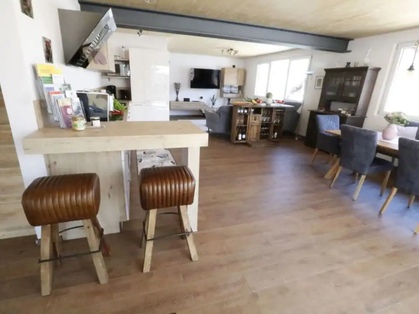 Welcoming Apartment Near Lake