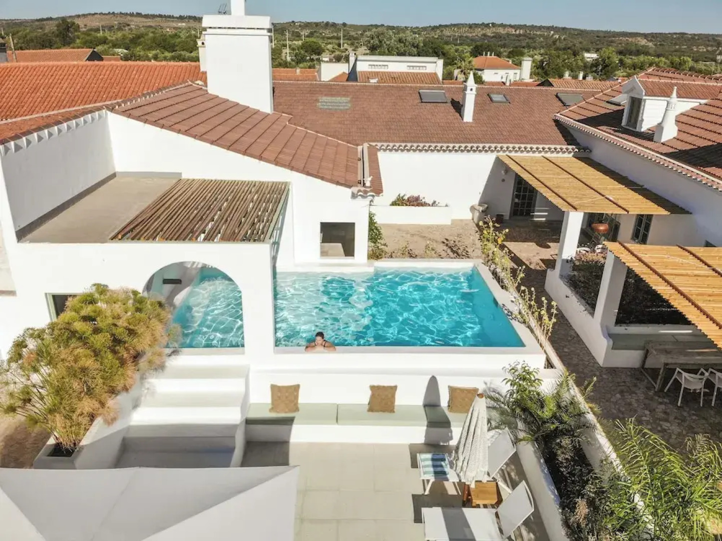 The Green House by Santiago de Alfama