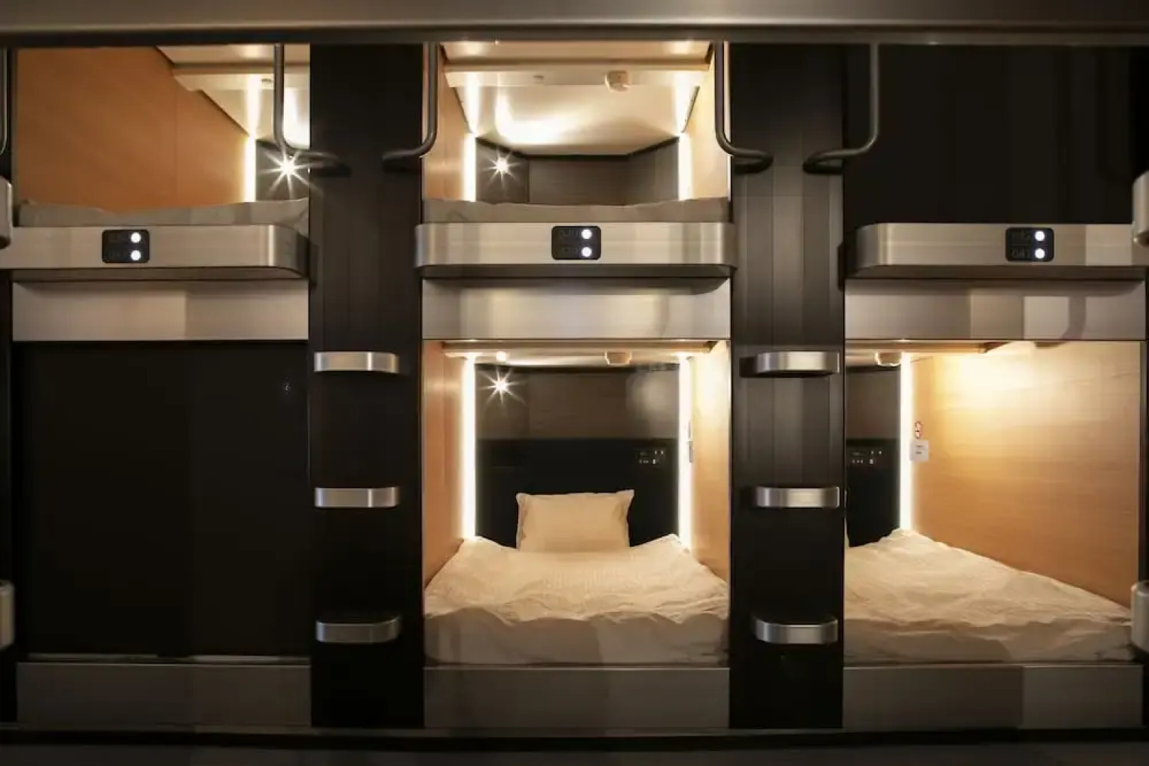 PLAZA EAST CABIN - Caters to men