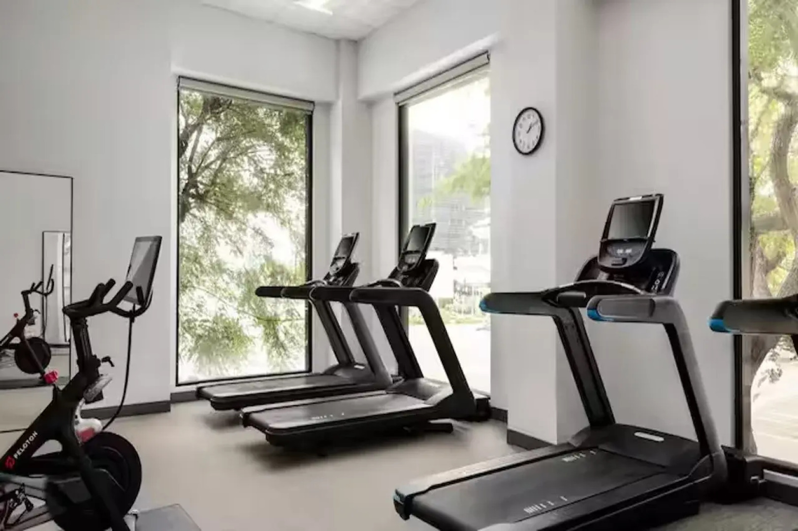 Hotel Zessa Orange County Airport, a DoubleTree by Hilton