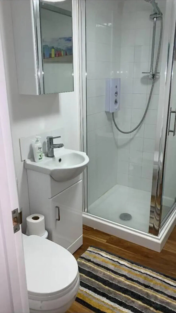 Lodge , air con , Free Parking , Mini bar