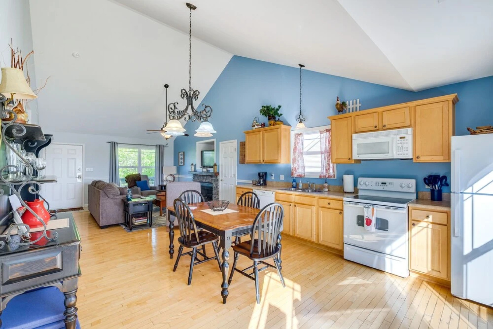 Cozy Cottage in Taylorsville: Hot Tub & Lake Views