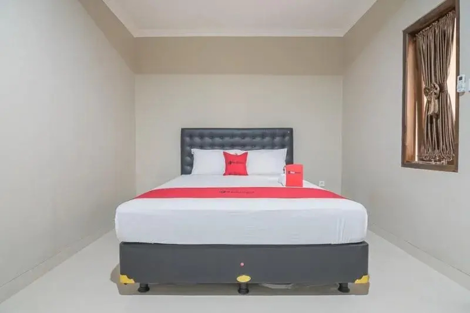 RedDoorz near Ambarukmo Yogyakarta