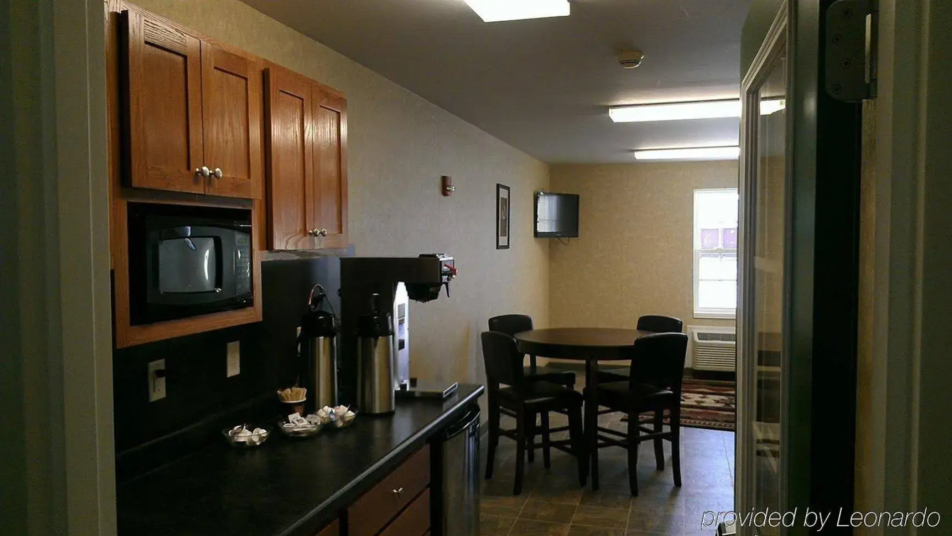 Red Roof Inn & Suites Dickinson